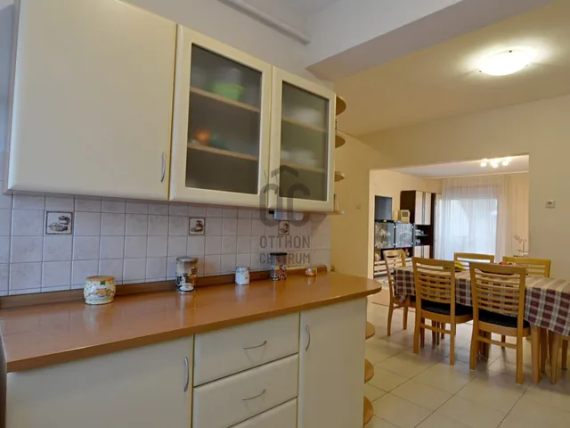 Kiadó ház Kecskemét, Hunyadiváros 91 nm