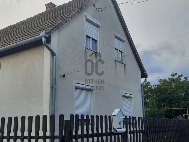 Eladó ház Tiszaug 108 nm