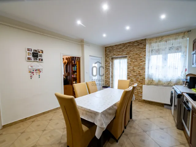 Eladó ház Kecskemét, Máriaváros 180 nm