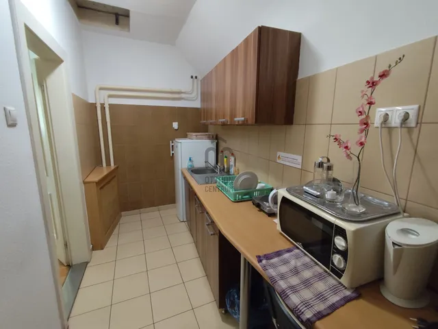 Kiadó kereskedelmi és ipari ingatlan Kecskemét, Belváros 19 nm