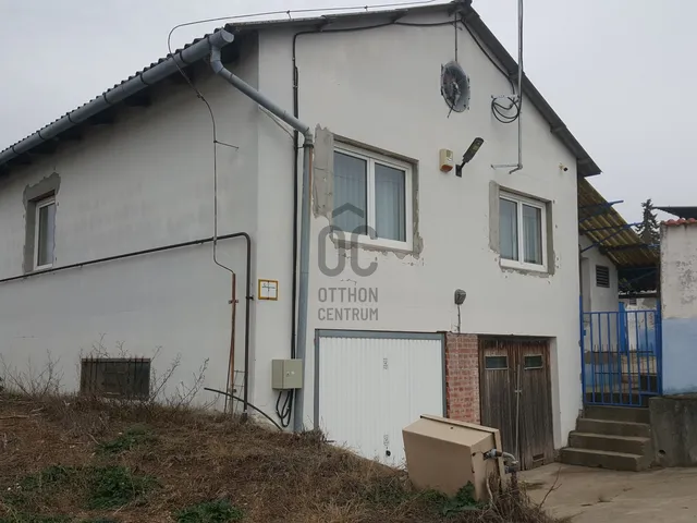 Eladó kereskedelmi és ipari ingatlan Kecskemét, Alsószéktó 200 nm