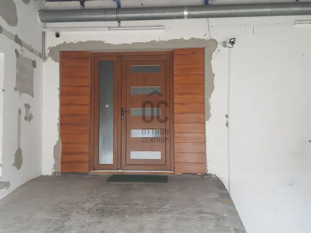 Eladó kereskedelmi és ipari ingatlan Kecskemét, Alsószéktó 200 nm