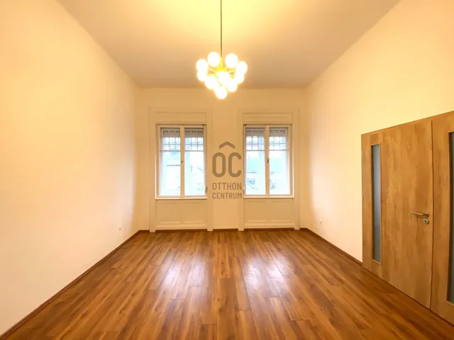 Eladó kereskedelmi és ipari ingatlan Kecskemét, Belváros 62 nm