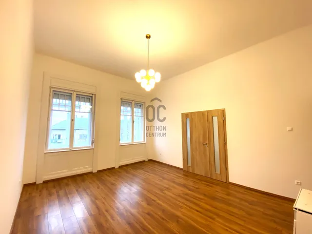 Eladó kereskedelmi és ipari ingatlan Kecskemét, Belváros 62 nm