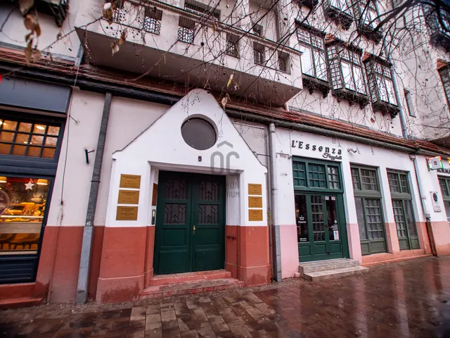 Eladó kereskedelmi és ipari ingatlan Kecskemét, Belváros 62 nm