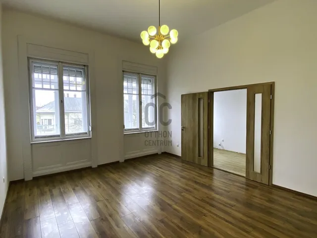 Eladó kereskedelmi és ipari ingatlan Kecskemét, Belváros 62 nm