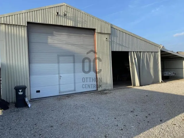 Eladó kereskedelmi és ipari ingatlan Izsák 230 nm
