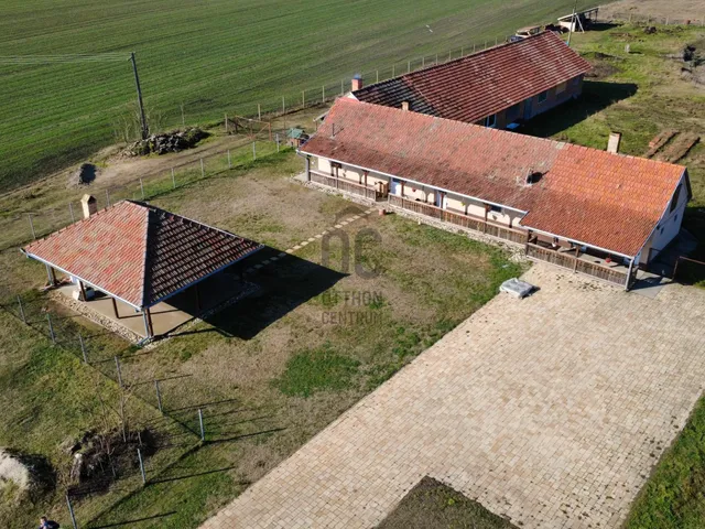 Eladó ház Tiszaalpár 328 nm