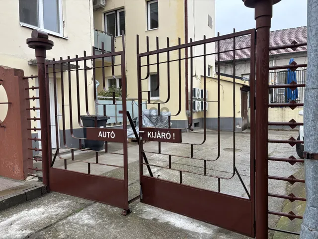 Eladó garázs Kecskemét, Belváros 16 nm