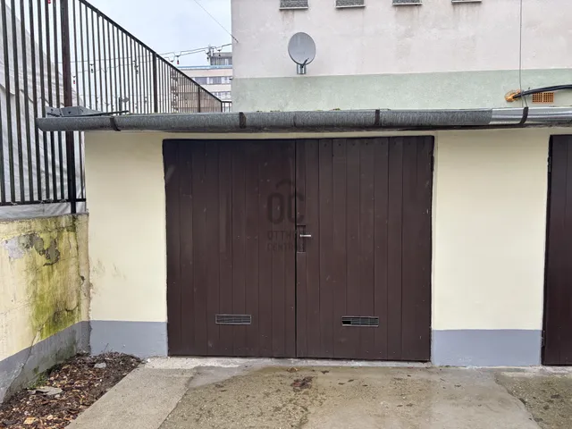 Eladó garázs Kecskemét, Belváros 16 nm