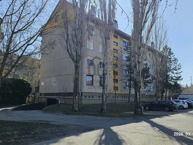 Eladó garázs Kecskemét, Hunyadiváros 19 nm