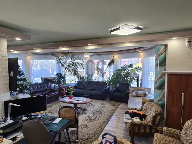 Eladó ház Kecskemét, Úrihegy 270 nm