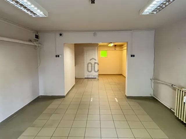 Kiadó kereskedelmi és ipari ingatlan Kecskemét, Széchenyiváros 42 nm