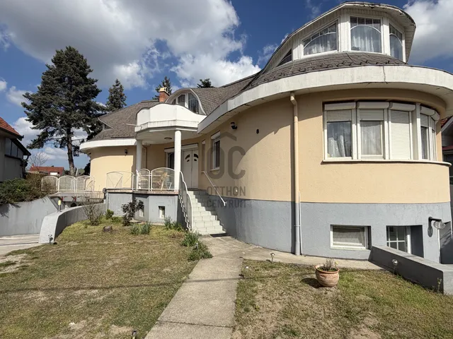 Eladó ház Kecskemét, Hunyadiváros 360 nm