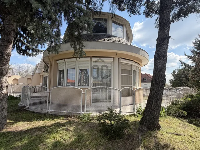 Eladó ház Kecskemét, Hunyadiváros 360 nm