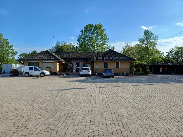 Eladó kereskedelmi és ipari ingatlan Kecskemét, Kisfái 170 nm