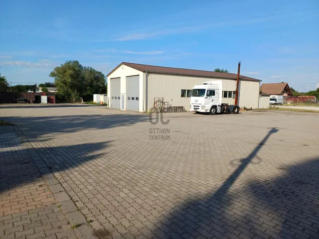 Eladó kereskedelmi és ipari ingatlan Kecskemét, Kisfái 170 nm