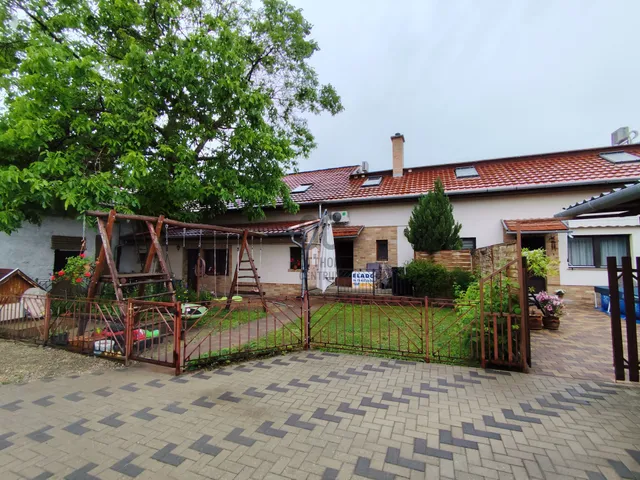 Eladó ház Kecskemét, Erzsébetváros 226 nm