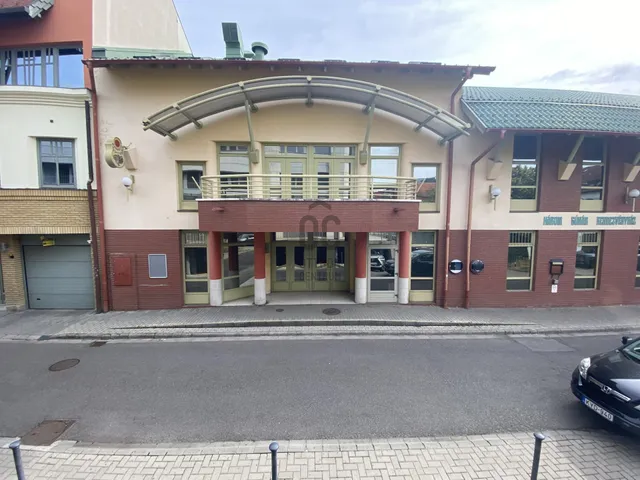 Eladó kereskedelmi és ipari ingatlan Kecskemét, Belváros 1286 nm
