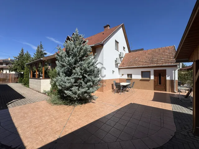 Eladó ház Kecskemét, Petőfiváros 167 nm