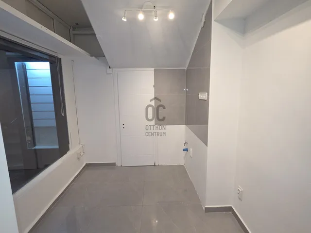 Eladó kereskedelmi és ipari ingatlan Budapest V. kerület, Belváros 10 nm