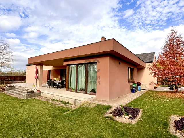 Eladó ház Szada 211 nm