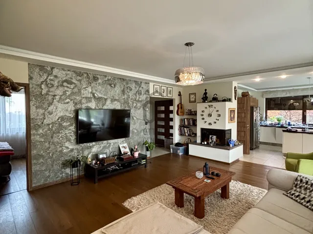 Eladó ház Szada 211 nm