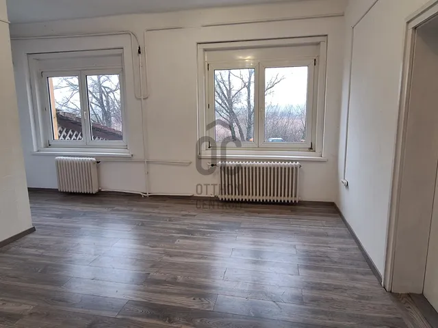Kiadó kereskedelmi és ipari ingatlan Solymár 19 nm