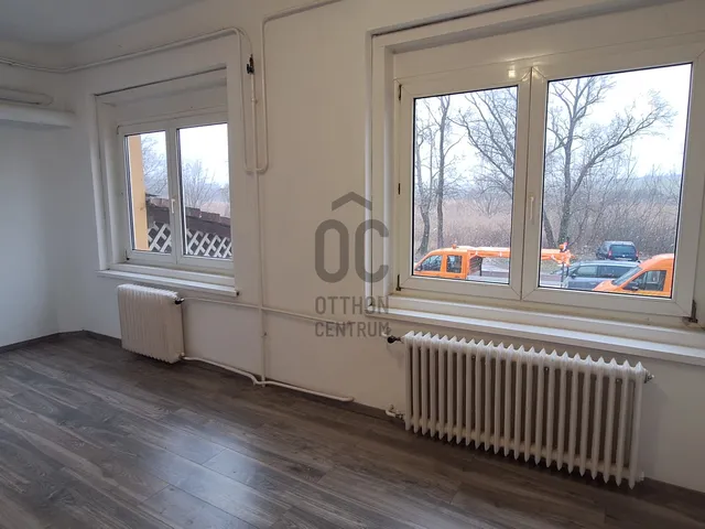 Kiadó kereskedelmi és ipari ingatlan Solymár 19 nm