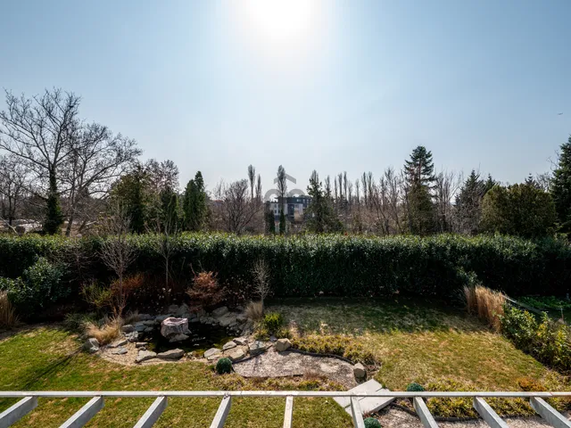 Eladó ház Budapest III. kerület, Csillaghegy 295 nm