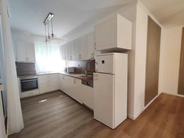 Kiadó lakás Debrecen, Nagyerdő, Komlóssy út 81 nm