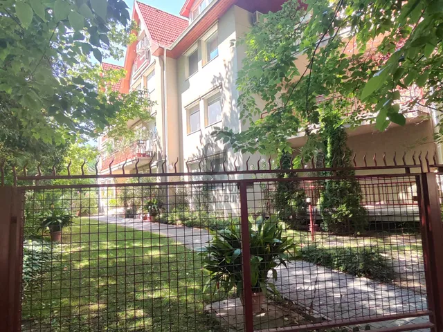 Kiadó lakás Debrecen, Nagyerdő, Komlóssy út 81 nm