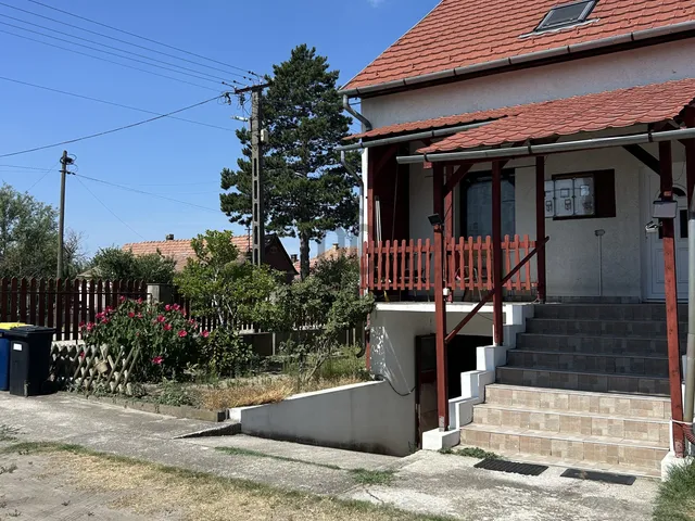 Eladó ház Csévharaszt 302 nm