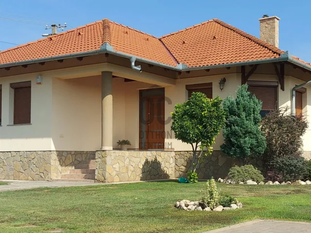 Eladó ház Hernád 240 nm