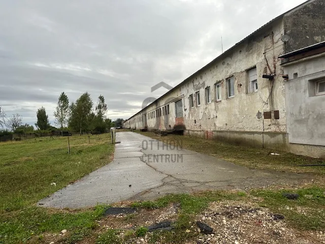 Eladó kereskedelmi és ipari ingatlan Lovászi 3897 nm