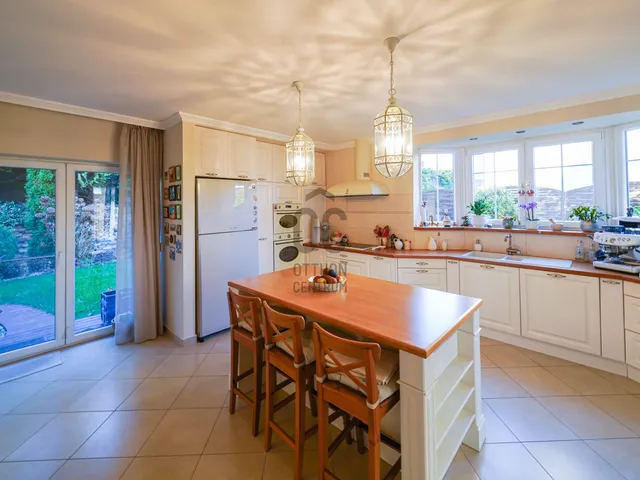 Eladó ház Üröm 186 nm