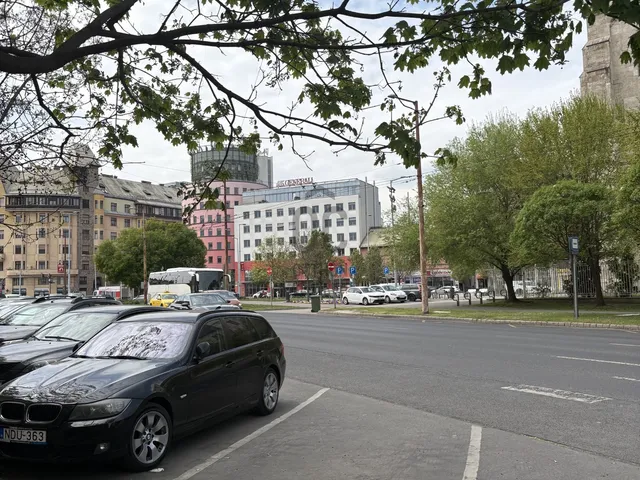 Eladó kereskedelmi és ipari ingatlan Budapest XIII. kerület, Lőportárdűlő 64 nm