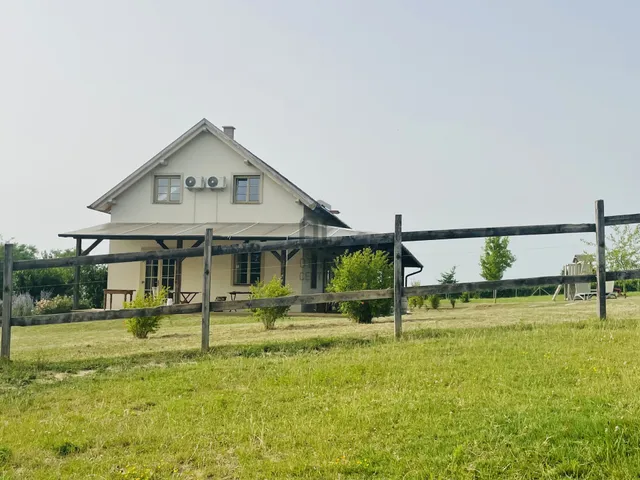 Eladó ház Balatonlelle 202 nm