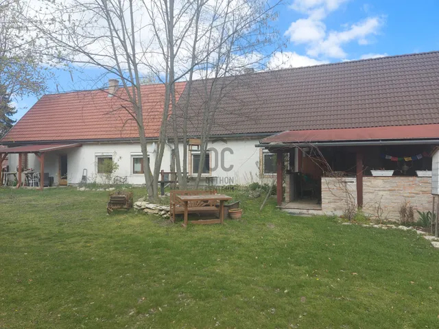 Eladó kereskedelmi és ipari ingatlan Bakonyszentlászló 400 nm