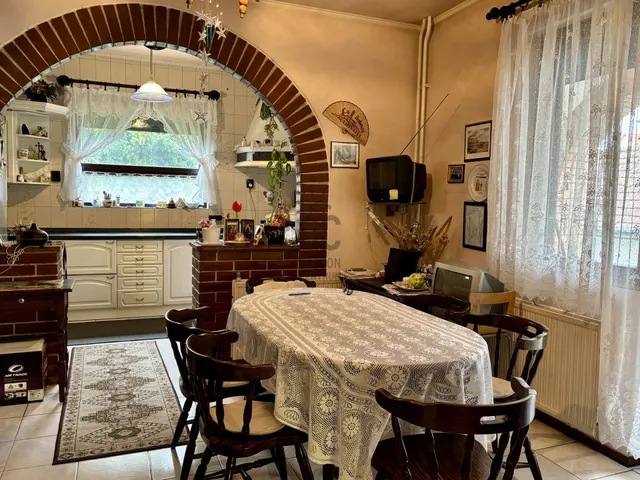 Eladó ház Budapest XVI. kerület, Rákosszentmihály 275 nm