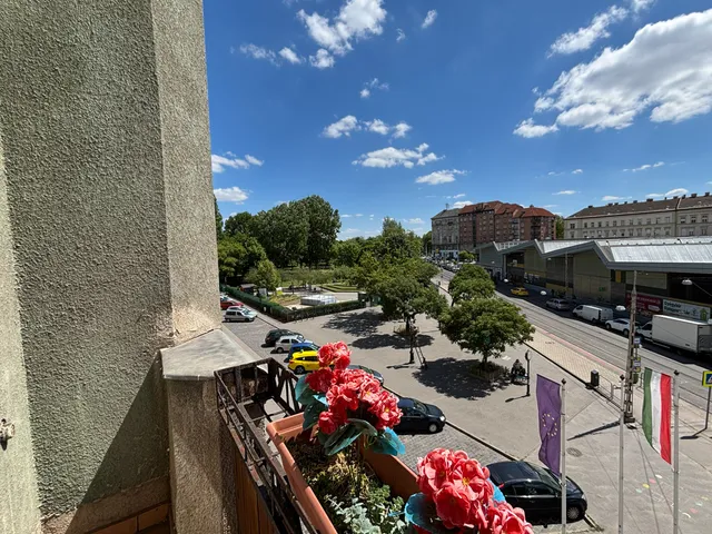 Eladó lakás Budapest VIII. kerület, II. János Pál pápa tér 70 nm