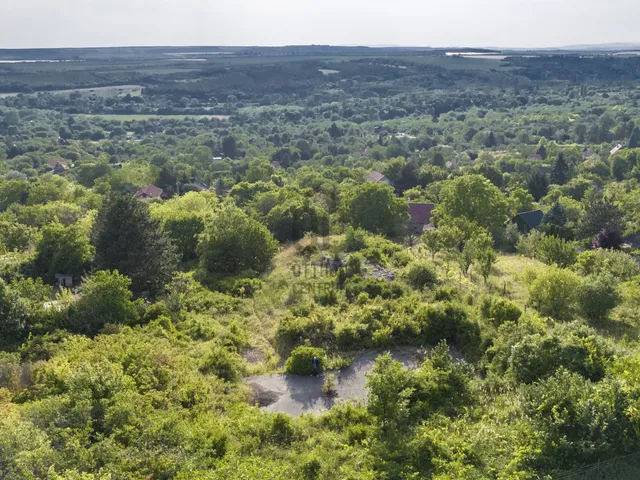 Eladó telek Sóskút 2500 nm