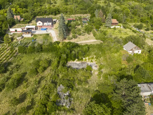 Eladó telek Sóskút 2500 nm