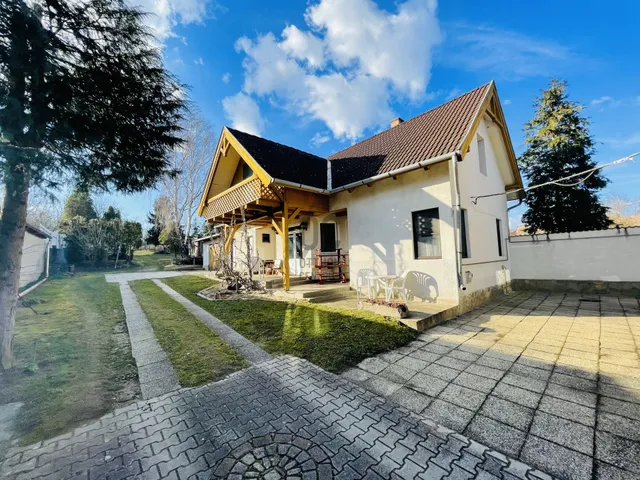 Eladó ház Alsópáhok 220 nm