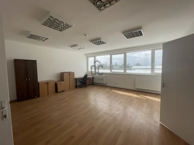 Kiadó kereskedelmi és ipari ingatlan Szombathely, Belváros 733 nm