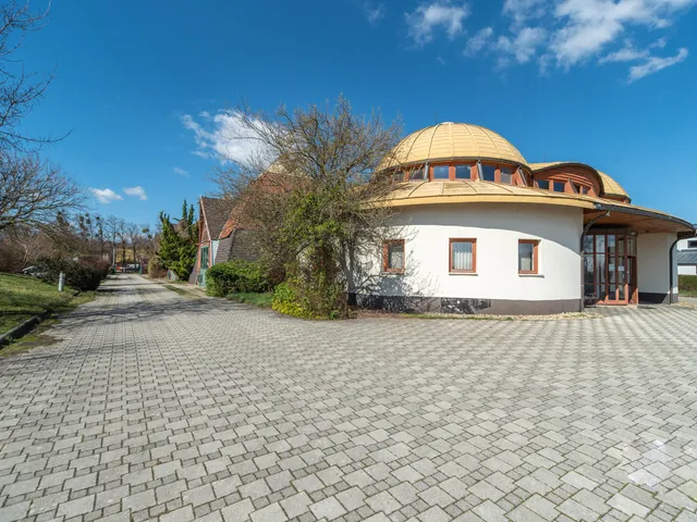 Eladó kereskedelmi és ipari ingatlan Keszthely 3000 nm