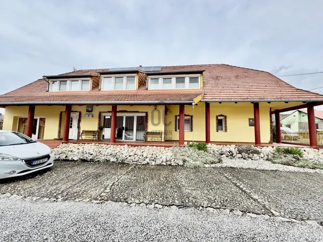 Eladó ház Vonyarcvashegy 450 nm