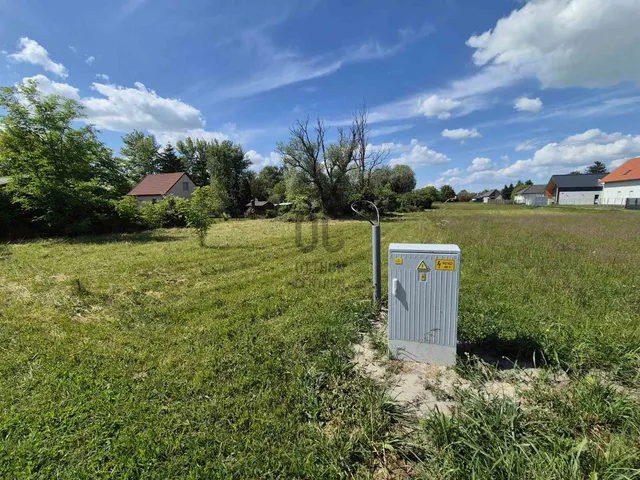 Eladó telek Balatonkeresztúr 576 nm