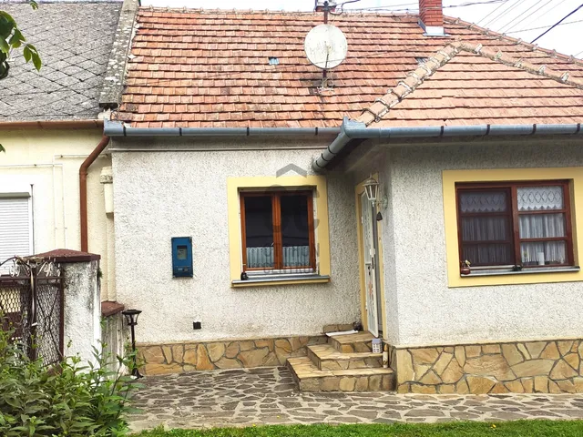 Eladó ház Bazsi 70 nm