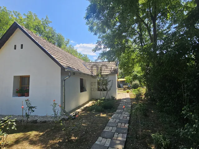 Eladó nyaraló Balatonberény 90 nm